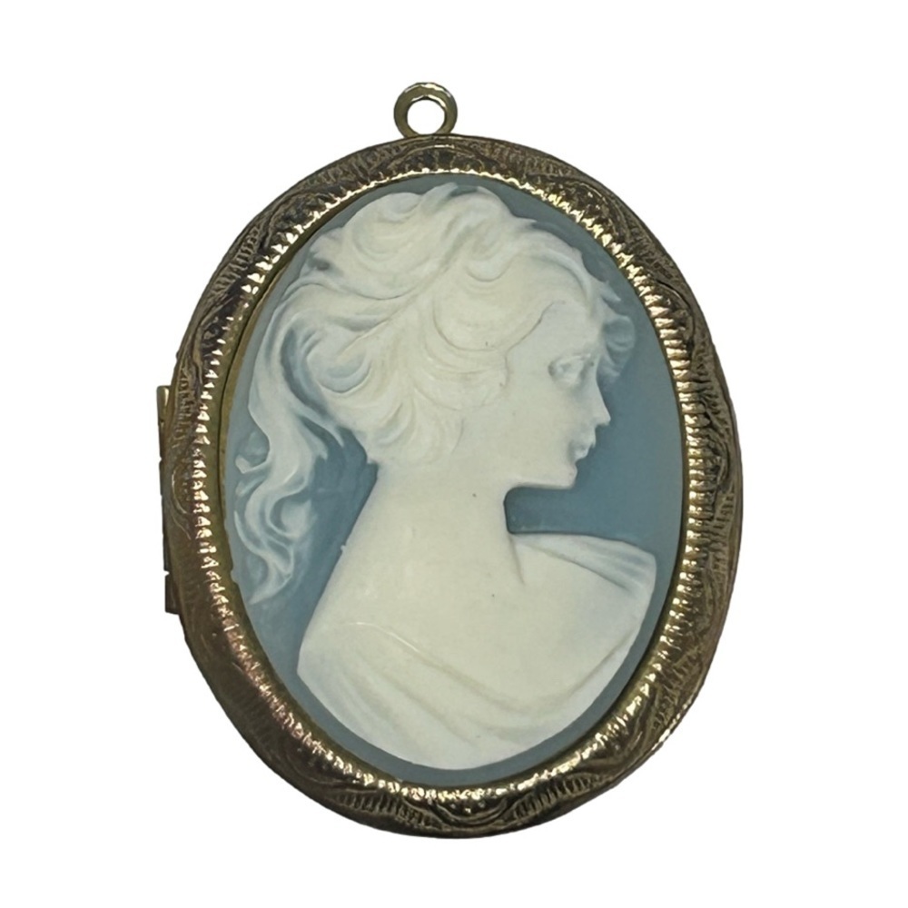 Vintage Large Cameo Locket Blue White Gold Tone